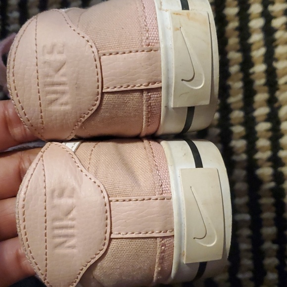 Pink Nikes - Picture 5 of 7